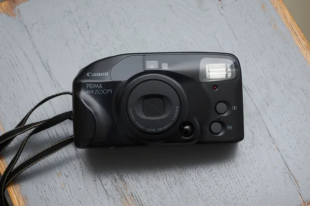 Canon Prima Auto Zoom — 35mm autofocus compact from 1993
