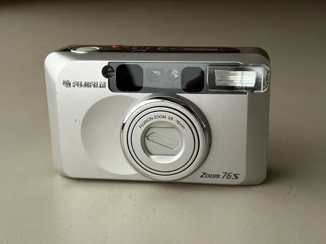 Fujifilm Zoom 76S — 35mm zoom compact from 2002