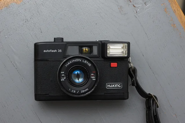 Haking Autoflash 35 — 35mm fixed-focus compact from 1980
