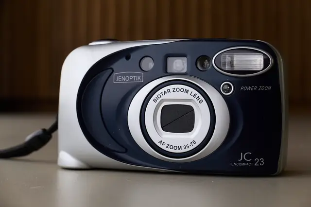 Jenoptik JC 23 (JenCompact) — 35mm zoom compact from 2000