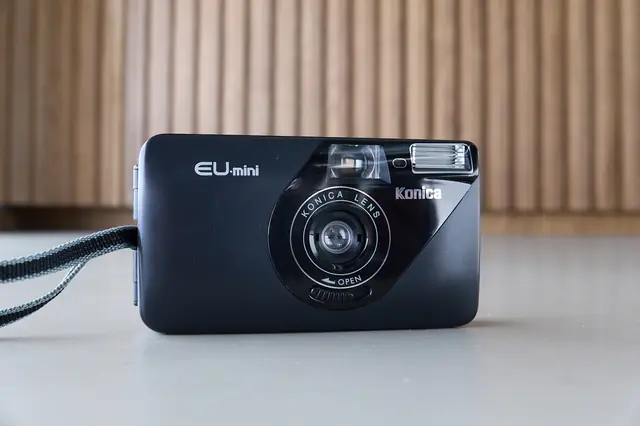 Konica EU-mini — 35mm pocket compact from 1996