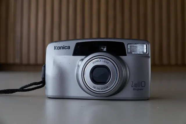 Konica Z-up 110 Super — 35mm zoom compact from 1991