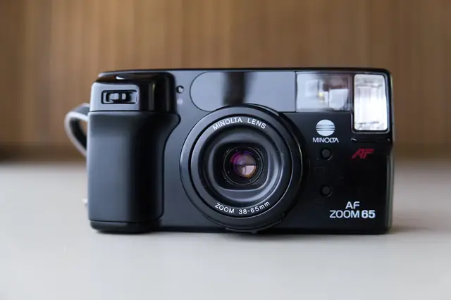 Minolta AF Zoom 65 (Riva Zoom 65) — 35mm zoom compact from 1991