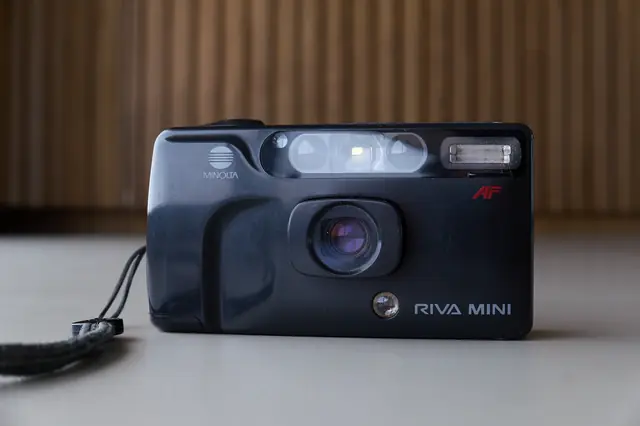 Minolta Riva Mini (Freedom Escort) — 35mm ultra-compact autofocus from 1995