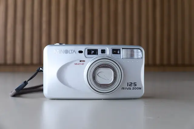 Minolta Riva Zoom 125 — 35mm long zoom compact from 2001