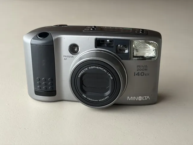 Minolta Riva Zoom 140 EX — 35mm zoom compact from 1995