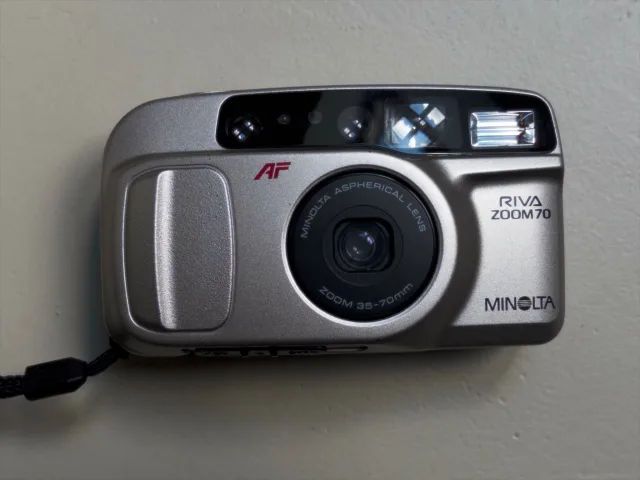 Minolta Riva Zoom 70 — 35mm autofocus compact from 1994