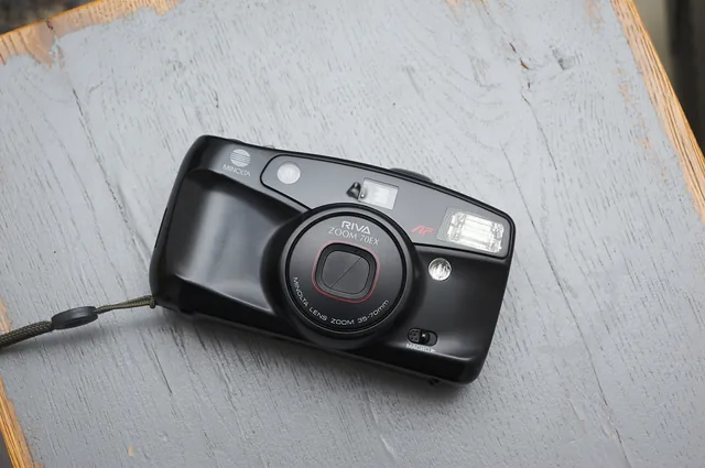 Minolta Riva Zoom 70EX — 35mm autofocus zoom compact from 1995