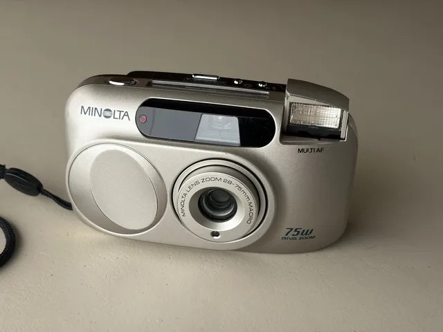 Minolta Riva Zoom 75W (Capios) — 35mm wide zoom compact from 1997