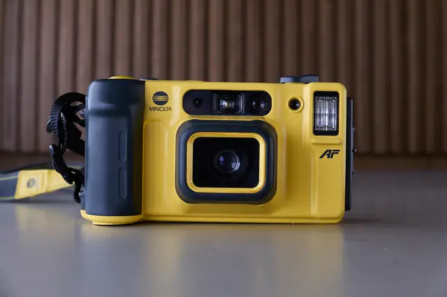 Minolta Weathermatic-A (35mm) — 35mm underwater compact from 1980