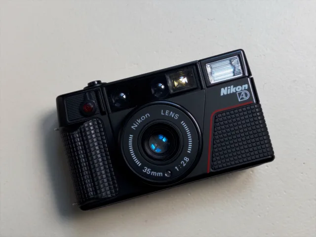 Nikon L35AF2 / L35AD (One Touch) — 35mm autofocus compact from 1985
