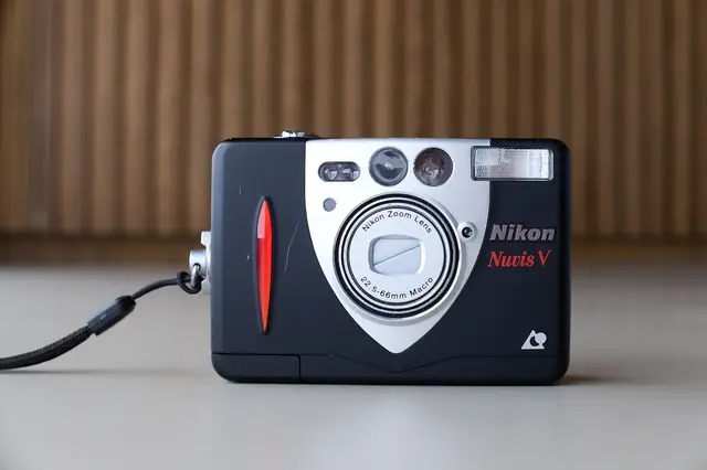 Nikon Nuvis V (Nuvis 160i) — APS zoom aps compact from 2001