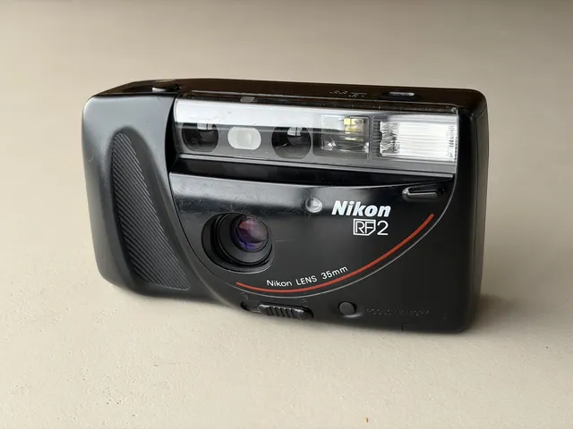Nikon RF2 — 35mm autofocus compact from 1987