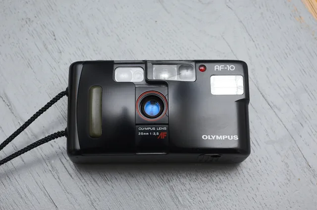 Olympus AF-10 — 35mm autofocus compact from 1985