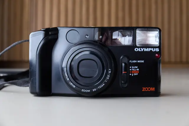 Olympus AZ-1 Zoom — 35mm bridge zoom compact from 1986