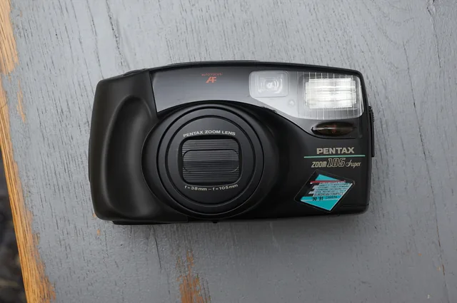 Pentax Zoom 105 Super — 35mm autofocus compact from 1990