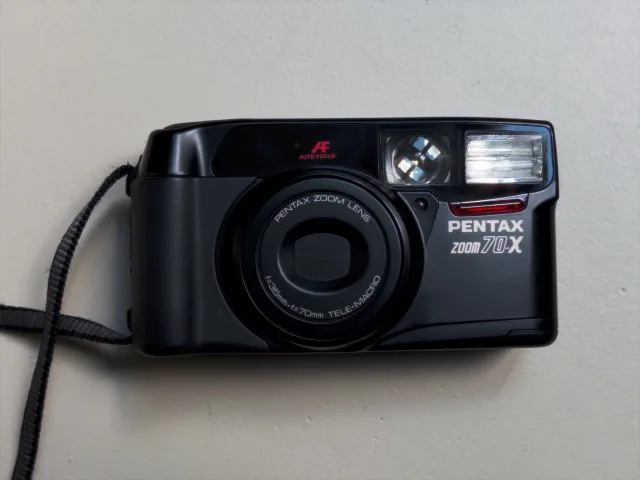 Pentax Zoom 70-X — 35mm autofocus compact from 1990