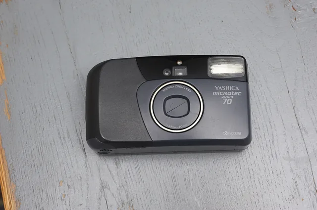 Yashica Zoomtec 70 — 35mm autofocus compact from 1991